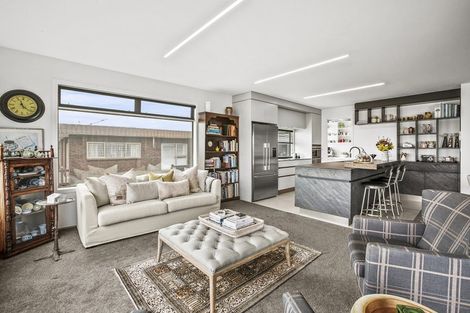 Photo of property in 21 Hine Street, New Plymouth, 4310