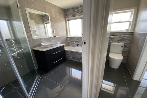 Photo of property in 53 Chatsworth Crescent, Pakuranga Heights, Auckland, 2010