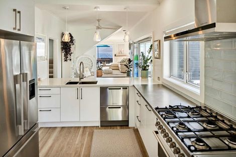 Photo of property in 147 Marine Parade, Eastbourne, Lower Hutt, 5013