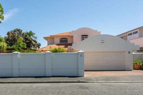 Photo of property in 8 Selwyn Road, Hospital Hill, Napier, 4110