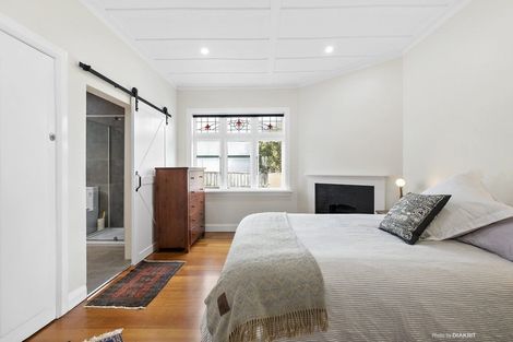 Photo of property in 59 Houghton Bay Road, Houghton Bay, Wellington, 6023