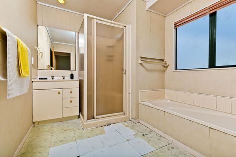 Photo of property in 21 Gala Place, Henderson, Auckland, 0612