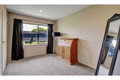 Photo of property in 16 Vanderbilt Place, Halswell, Christchurch, 8025