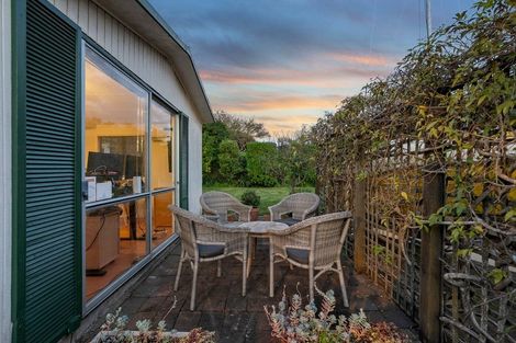Photo of property in 44 Kiwi Esplanade, Mangere Bridge, Auckland, 2022