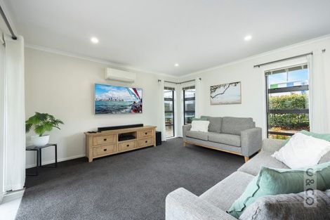 Photo of property in 42 Gilbransen Road, Kumeu, 0810