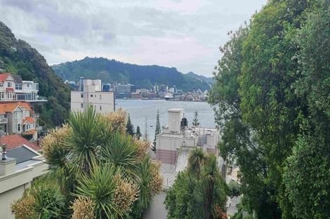 Photo of property in 216 Oriental Parade, Oriental Bay, Wellington, 6011