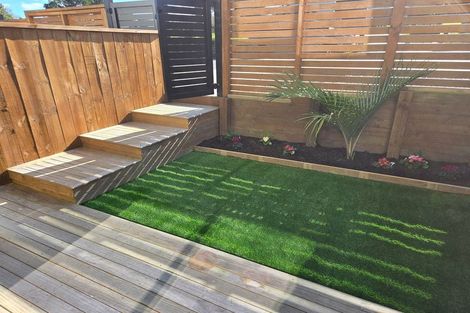 Photo of property in 105 Trias Road, Totara Vale, Auckland, 0629