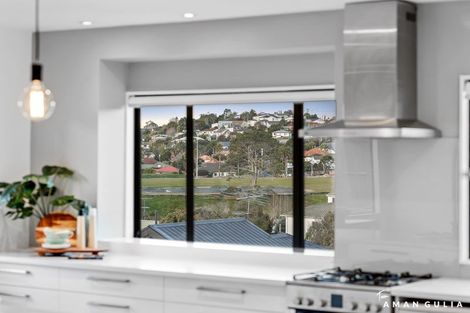 Photo of property in 2/26 Unsworth Drive, Unsworth Heights, Auckland, 0632