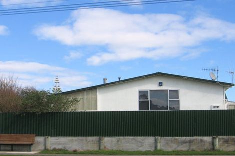 Photo of property in 6 Te Awa Street, Foxton Beach, Foxton, 4815