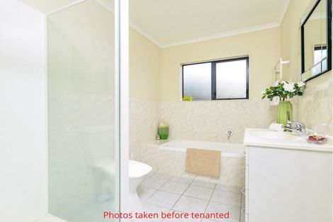 Photo of property in 70 Robert Ross Place, Clendon Park, Auckland, 2103