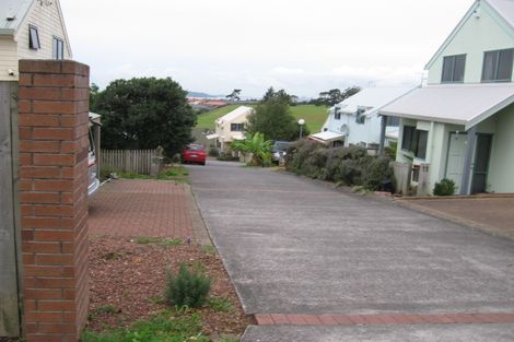 Photo of property in 6/485 Don Buck Road, Massey, Auckland, 0614