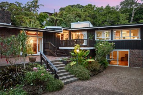 Photo of property in 232b Atkinson Road, Titirangi, Auckland, 0604