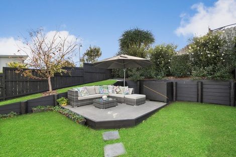 Photo of property in 2 Ellivani Rise, Pukekohe, 2120