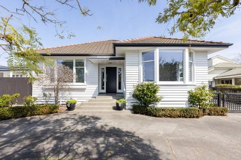 Photo of property in 28 Tauroa Road, Havelock North, 4130