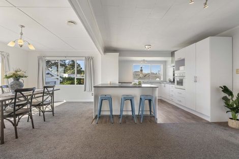 Photo of property in 94 Omata Road, Marfell, New Plymouth, 4310