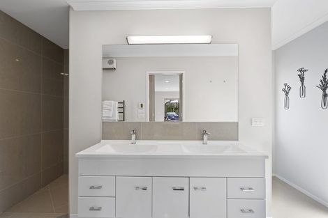 Photo of property in 12 Anderson Way, Highlands Park, New Plymouth, 4312