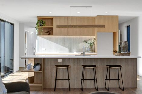 Photo of property in 10 Eliot Street, New Plymouth, 4310