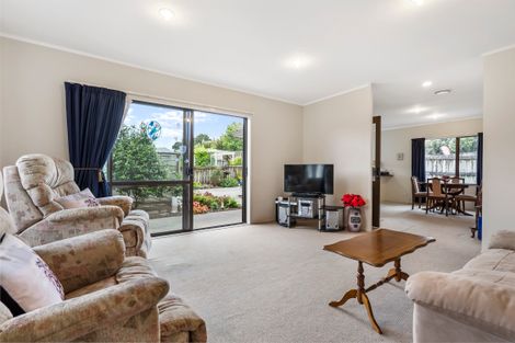 Photo of property in 96a Collingwood Road, Waiuku, 2123