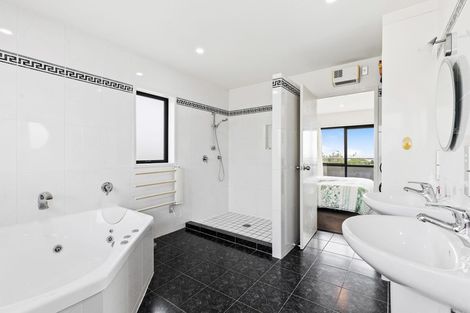 Photo of property in 22a Eastcliffe Road, Castor Bay, Auckland, 0620