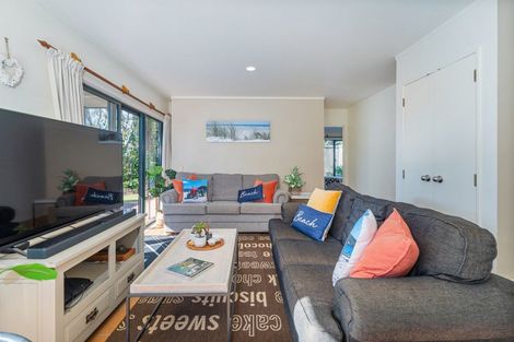 Photo of property in 28 Hahei Beach Road, Hahei, Whitianga, 3591