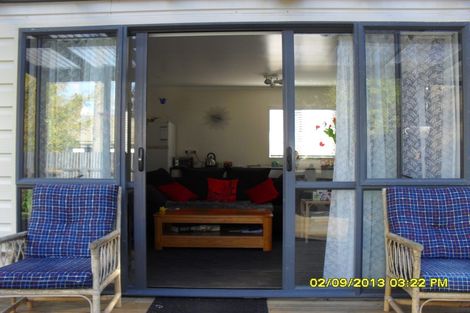Photo of property in 11 Sandys Parade, Laingholm, Auckland, 0604