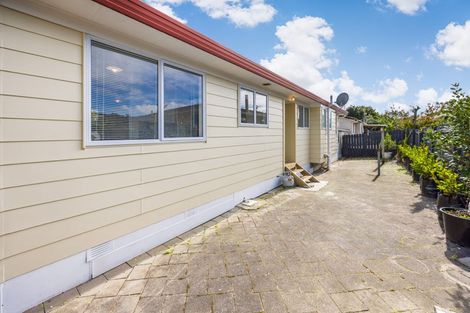Photo of property in 1/17 Etherton Drive, Weymouth, Auckland, 2103