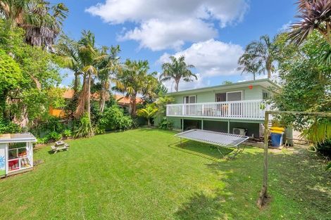 Photo of property in 44a Riserra Drive, Ranui, Auckland, 0612