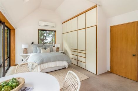 Photo of property in 100 Beachville Road, Redcliffs, Christchurch, 8081