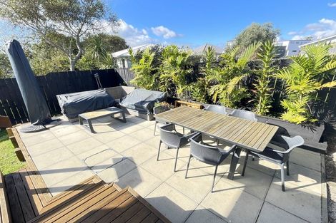 Photo of property in 2b Neil Avenue, Te Atatu Peninsula, Auckland, 0610