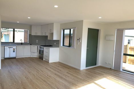 Photo of property in 11 San Ambrosio Rise, Henderson, Auckland, 0612