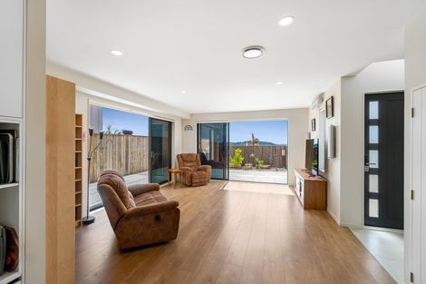 Photo of property in 11 Sunnyheights Road, Orewa, 0931