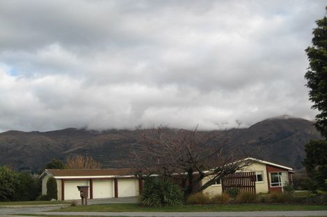 Photo of property in 60 Beacon Point Road, Wanaka, 9305