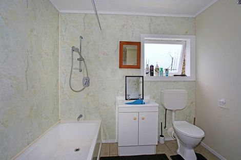 Photo of property in 15 Collingwood Road, Waiuku, 2123