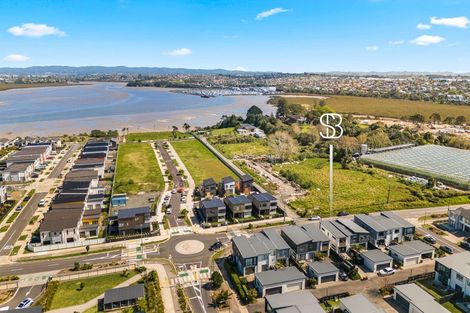 Photo of property in 4/7 Scott Road, Hobsonville, Auckland, 0616