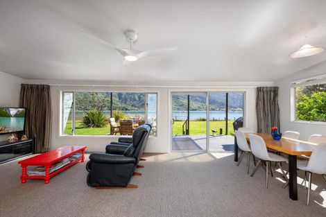 Photo of property in 1755 Queen Charlotte Drive, Linkwater, Picton, 7281