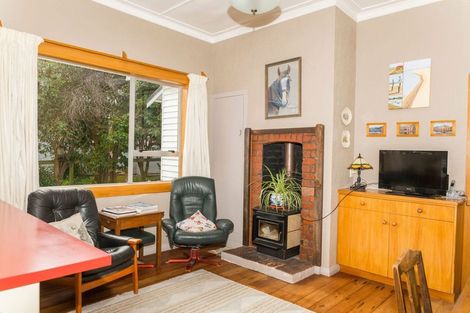 Photo of property in 17 Chamberlain Street, Dannevirke, 4930