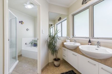 Photo of property in 7c Hobbs Road, Matakatia, Whangaparaoa, 0930