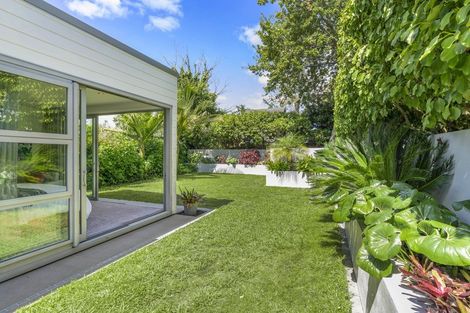 Photo of property in 21 West End Road, Herne Bay, Auckland, 1022