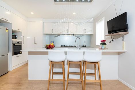 Photo of property in 19 Bordeaux Parade, Te Atatu South, Auckland, 0610