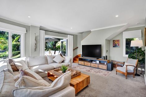 Photo of property in 18 Ridge Lane, New Plymouth, 4310