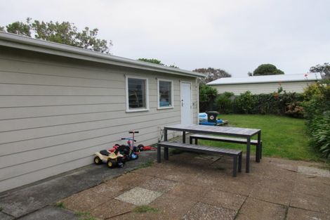 Photo of property in 120 Tutere Street, Waikanae Beach, Waikanae, 5036