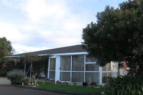 Photo of property in 6 Camellia Court, Palmerston North, 4414