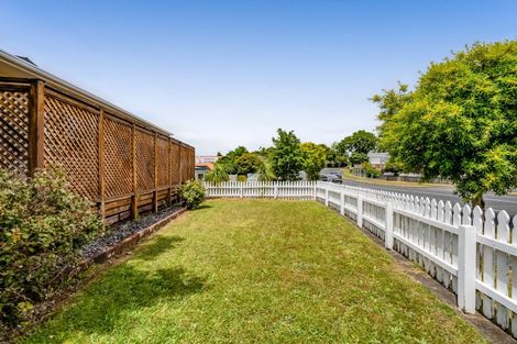 Photo of property in 147 Govett Avenue, Frankleigh Park, New Plymouth, 4310