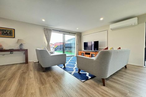 Photo of property in 8 Pakaraka Drive, Papakura, 2110