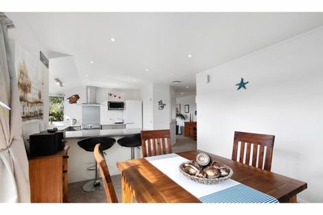 Photo of property in 9 Dobell Road, Stanmore Bay, Whangaparaoa, 0932