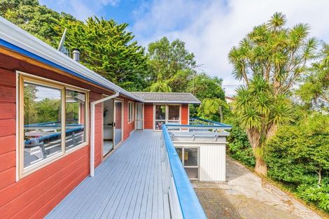 Photo of property in 7 Miromiro Road, Normandale, Lower Hutt, 5010