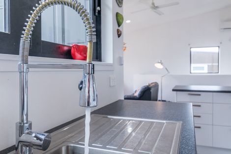 Photo of property in 59 Laingholm Drive, Laingholm, Auckland, 0604