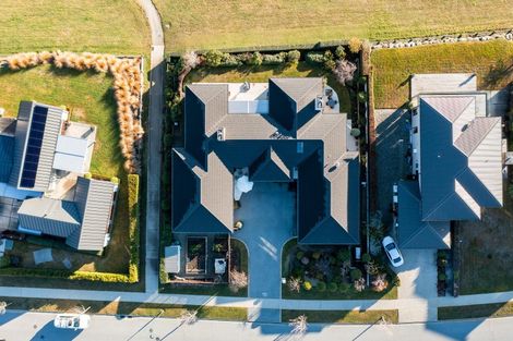 Photo of property in 15 Valley Crescent, Wanaka, 9305