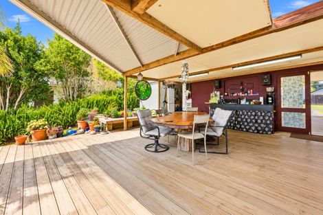 Photo of property in 15 St James Avenue, Helensville, 0800