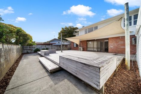 Photo of property in 12 Ronald Place, Manurewa, Auckland, 2102